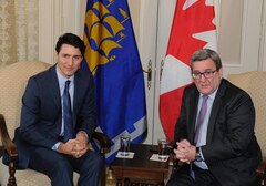 Des centaines de millions de dollars pour le tramway à Québec, promet Trudeau