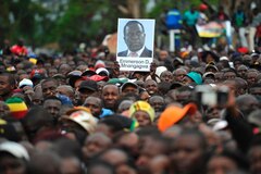 Au Zimbabwe, la rue gronde pour demander le départ de Mugabe