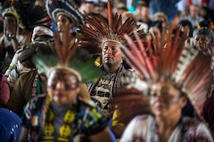 Des milliers d’indigènes d’Amazonie réunis au Pérou pour voir le pape