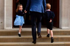 Le Prince George et la Princesse Charlotte ont rencontré leur nouveau petit frère et devinez qui avait l’air bête?