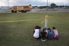 Les Texans se recueillent après le carnage dans un lycée